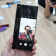 Así es un selfie en un teléfono plegable.
Foto: Sam Rutherford (Gizmodo)